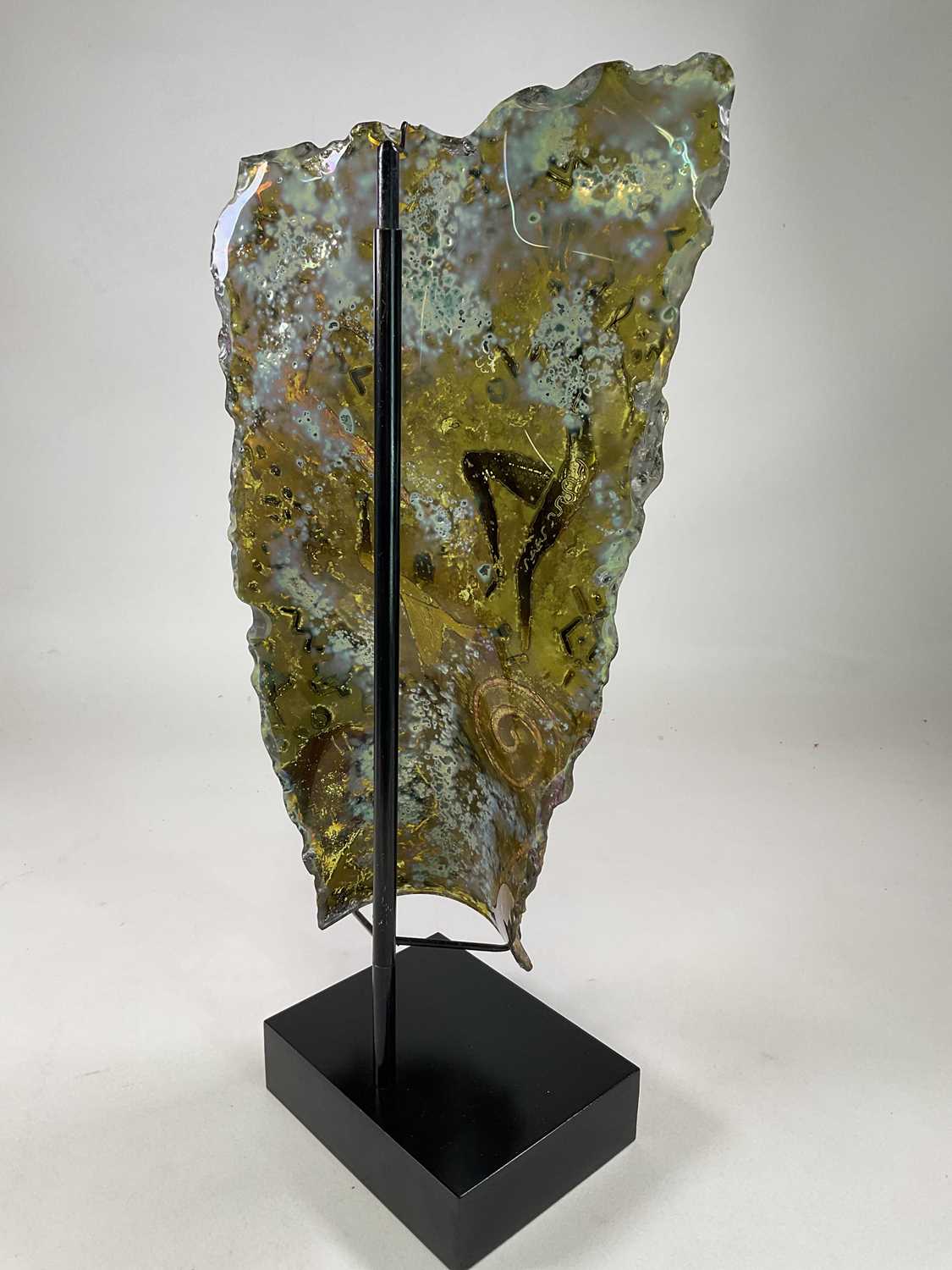 † DAVID DODSWORTH; a contemporary glass sculpture inspired by prehistoric cave paintings on a - Image 4 of 6