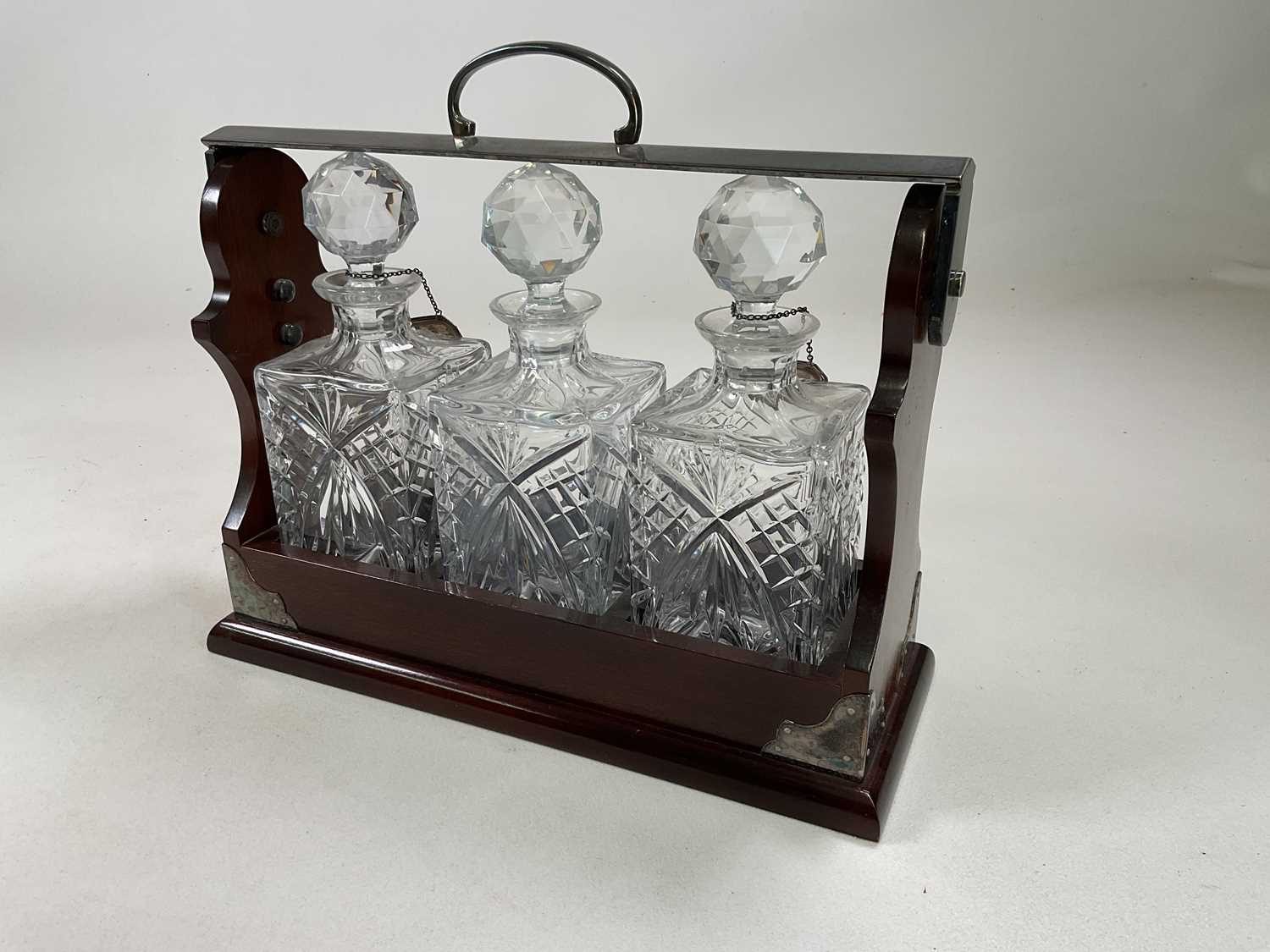 A three bottled tantalus, with two hallmarked silver spirit labels titled 'Brandy' and 'Whisky', - Bild 3 aus 3