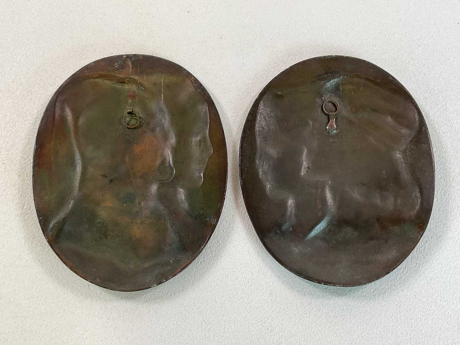 A pair of oval bronzed pewter portrait plaques of Dante & Beatrice and Raphael & Fornarina, height - Image 2 of 2