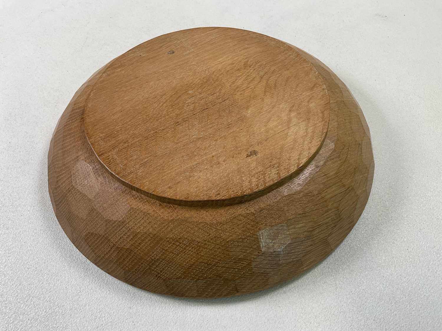 ROBERT 'MOUSEMAN' THOMPSON; a shallow oak fruit bowl with the carved signature mouse to the - Image 3 of 4
