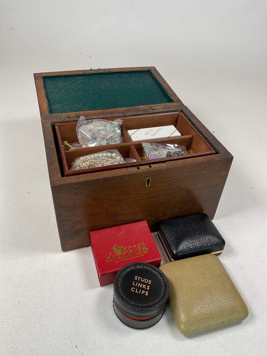 A collection of costume jewellery in a wooden box includes brooches, earrings, watches and others - Image 4 of 4