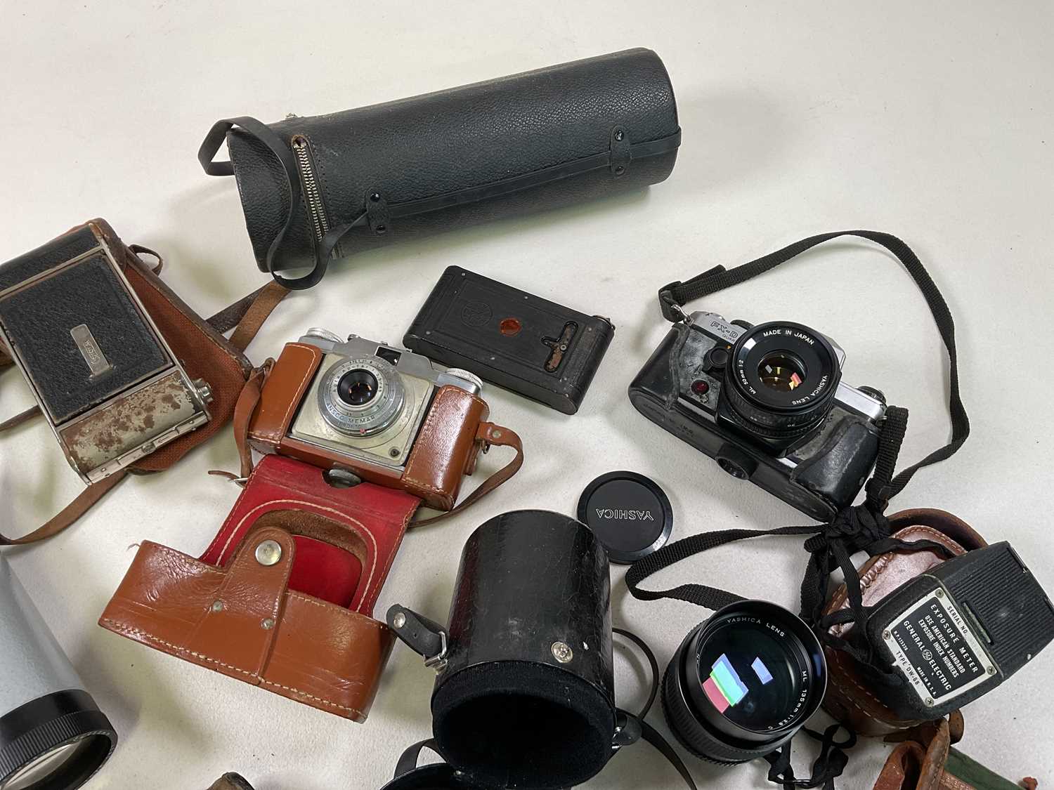 A collection of various cameras and lenses. - Image 3 of 3