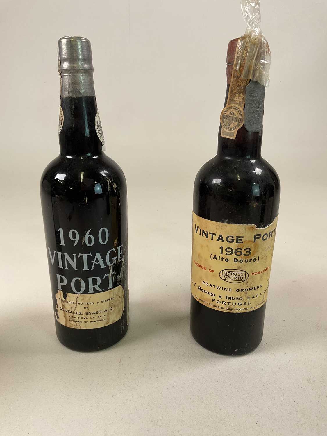 PORT; five bottles comprising 1960 vintage port bottled by Gonzalez Byass, vintage port 1963 Alto - Bild 2 aus 4