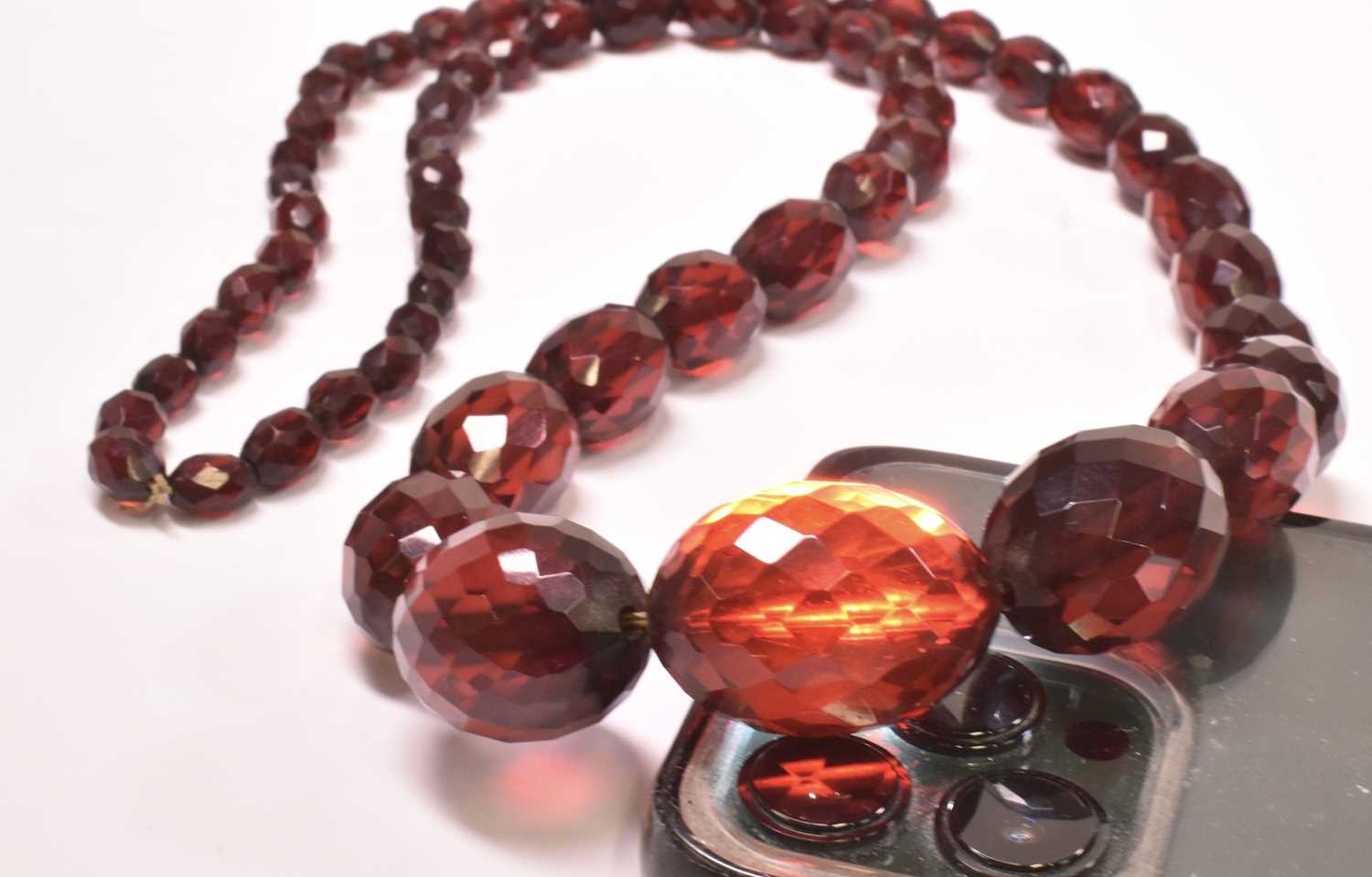 A vintage cherry amber graduated facet cut bead necklace, length approx 80cm, largest bead approx - Image 3 of 4