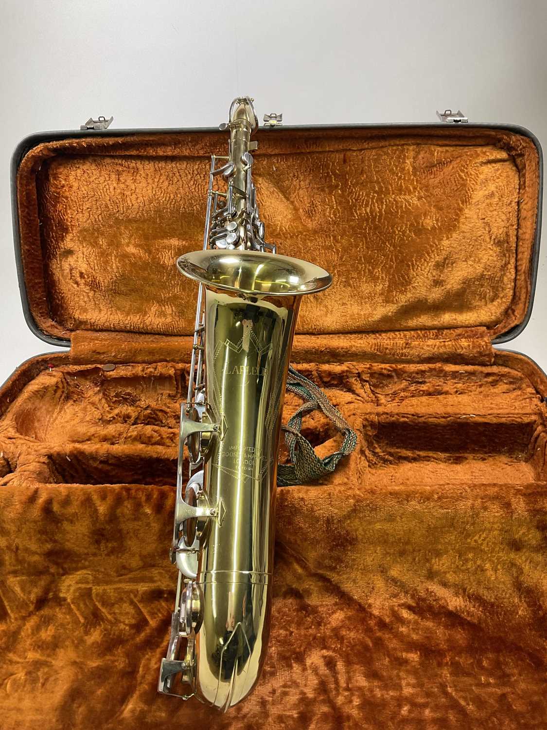 LAFLEUR; a tenor saxophone, cased (lacking mouthpiece) - Bild 2 aus 8