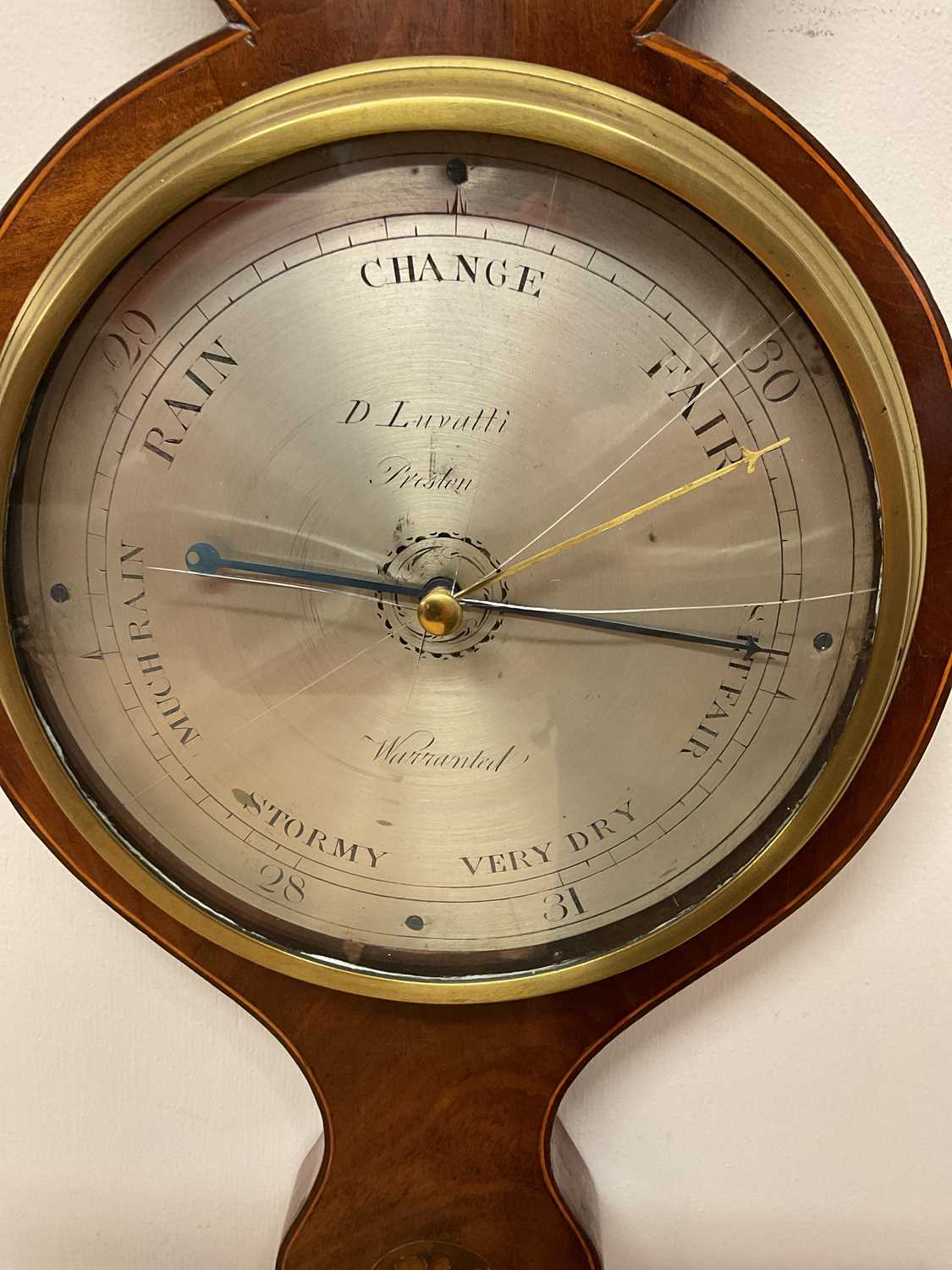 A 19th century mahogany and inlaid wheel barometer with silvered dial inscribed 'D. Luvatti, - Bild 3 aus 5