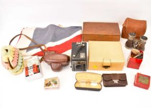 A collectors' lot comprising Vito B Voigtlander camera, light meter, Box Brownie cameras, field