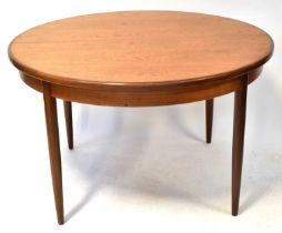 G-PLAN; an extending circular table, 75 x 120 x 170cm when extended (120cm closed).