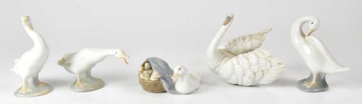 LLADRÓ; four figures of geese and swan, and a figure group of a duck next to a basket with four