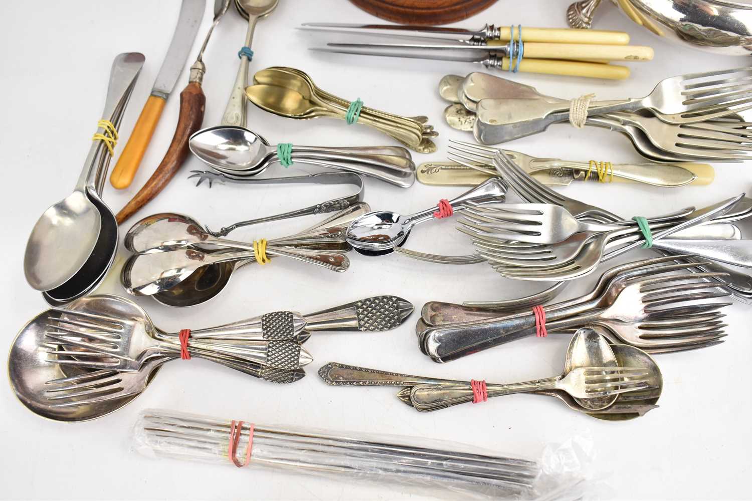 Mixed flatware to include six white metal Javanese teaspoons, a cased set of silver plated teaspoons - Image 2 of 4