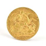 An Edward VII full sovereign 1907, George and Dragon, London Mint. Condition Report: 7.9g.