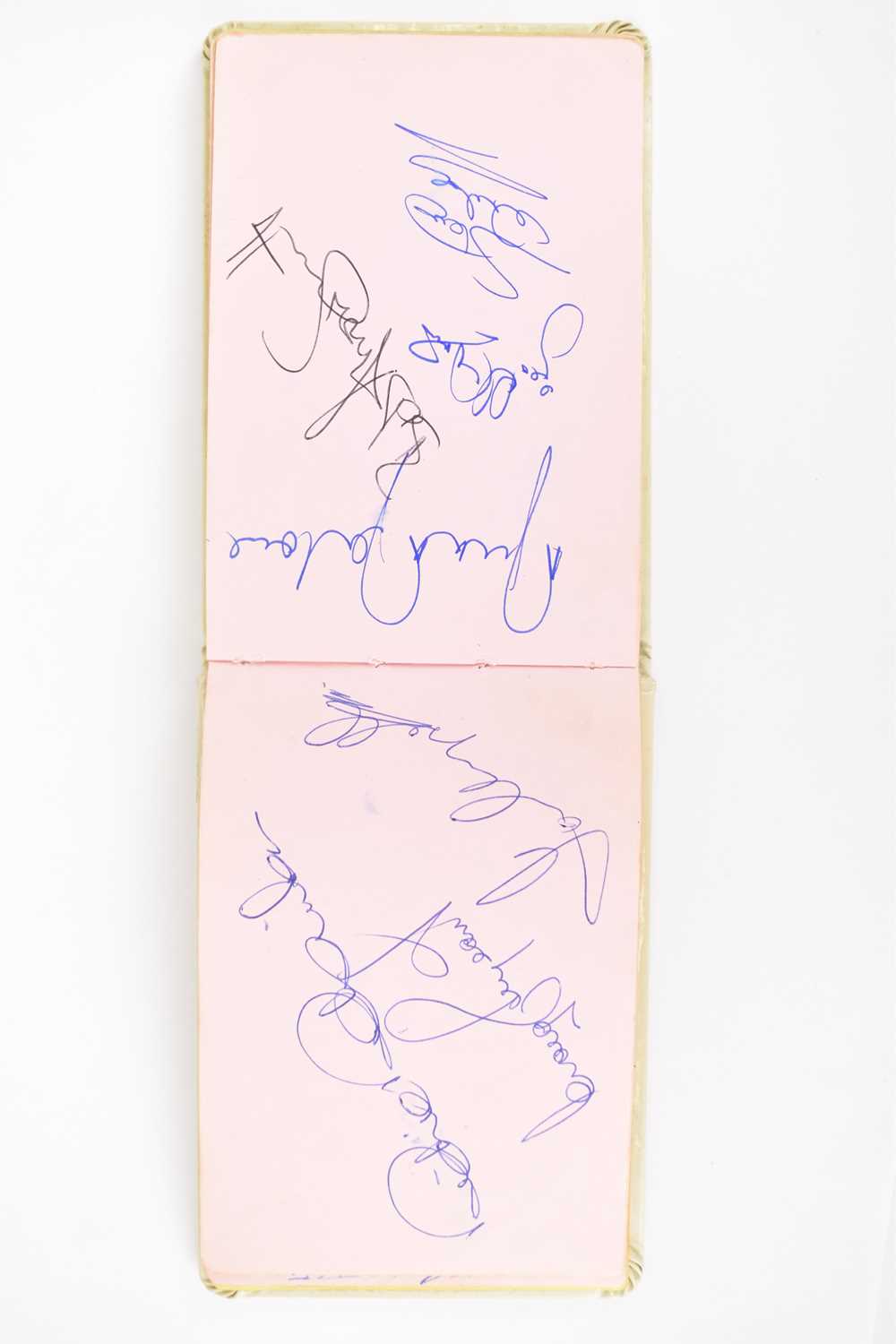 A pocket autograph album containing mainly signatures of the 1970s Lancashire Cricket Team. - Bild 4 aus 5