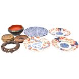 Various Oriental items, comprising a pair of Imari scalloped edge plates, diameter 21cm, one other