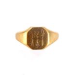 A gentlemen's 9ct gold signet ring with flat top, engraved with initials 'TH', size T, approx. 4.