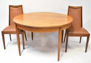 G-PLAN; a circular extending dining table, diameter 128cm (173cm when extended), with six faux