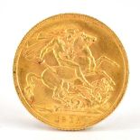 A George V full sovereign 1915, George and Dragon, London Mint. Condition Report: 7.99g