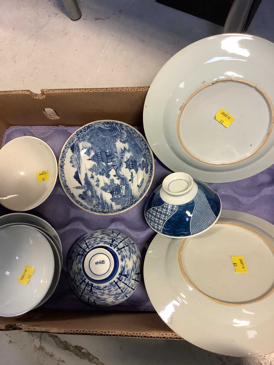 Various items of Oriental porcelain to include an 18th century Chinese blue and white saucer, - Image 5 of 5