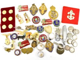 Various enamelled badges to include Butlins, military cap badges, 'British Amateur Weight Lifters