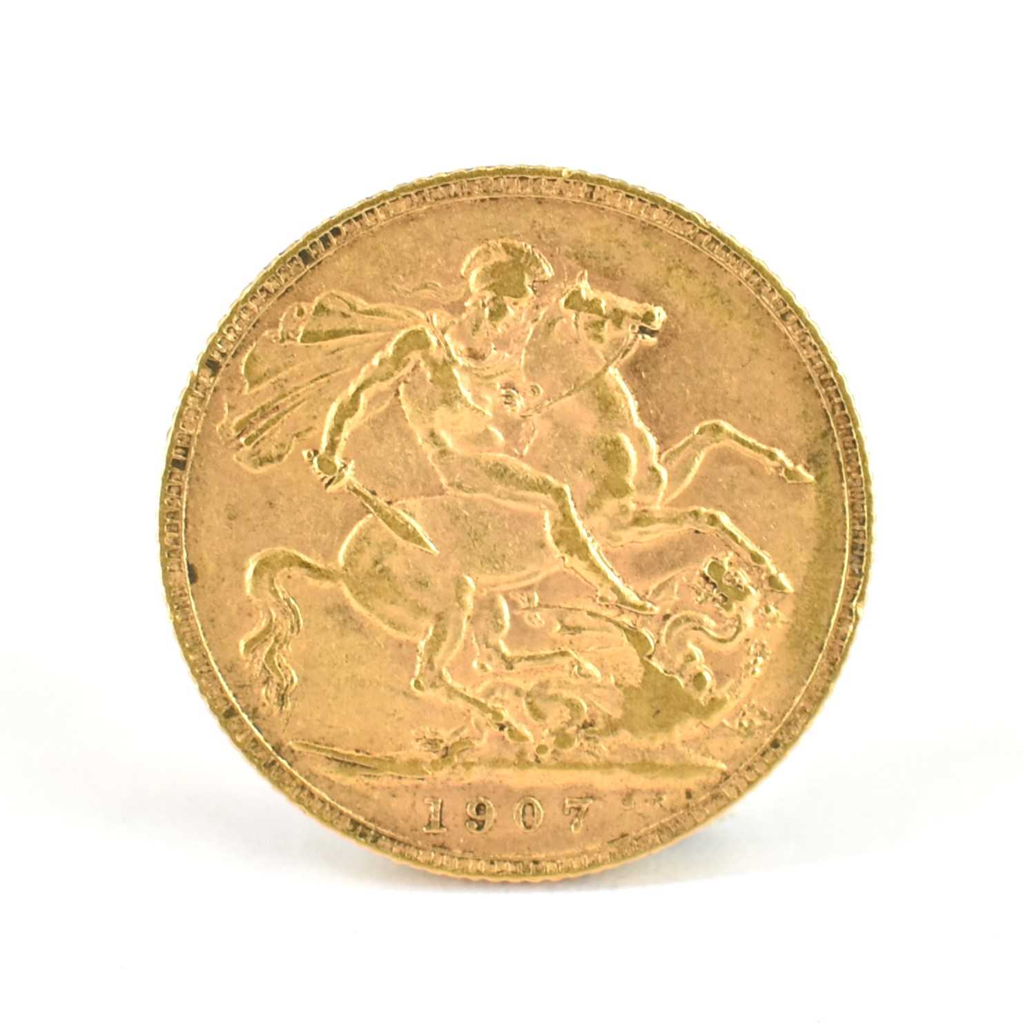 An Edward VII full sovereign 1907, George and Dragon, London Mint. Condition Report: 7.98g.