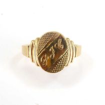 A gentlemen's 9ct Art Deco style signet ring, the oval top with diagonal band of initials, 'PJC',