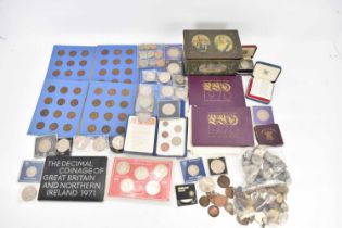 Mixed coins to include coin packs, commemorative coins, pennies, half pennies, silver and half-