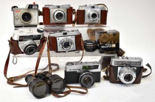 A quantity of vintage cameras to include Gavaert Gevalux 144, Kodak Retinette, Petri 7 Green-o-Matic