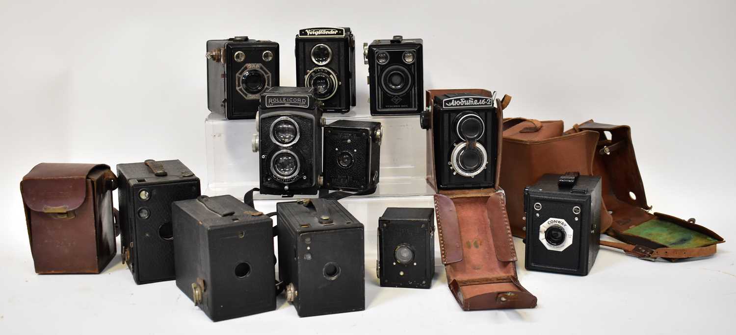 A quantity of vintage cameras to include Rolleicord, Russian, Box Brownies, Voigtlander Brilliant,