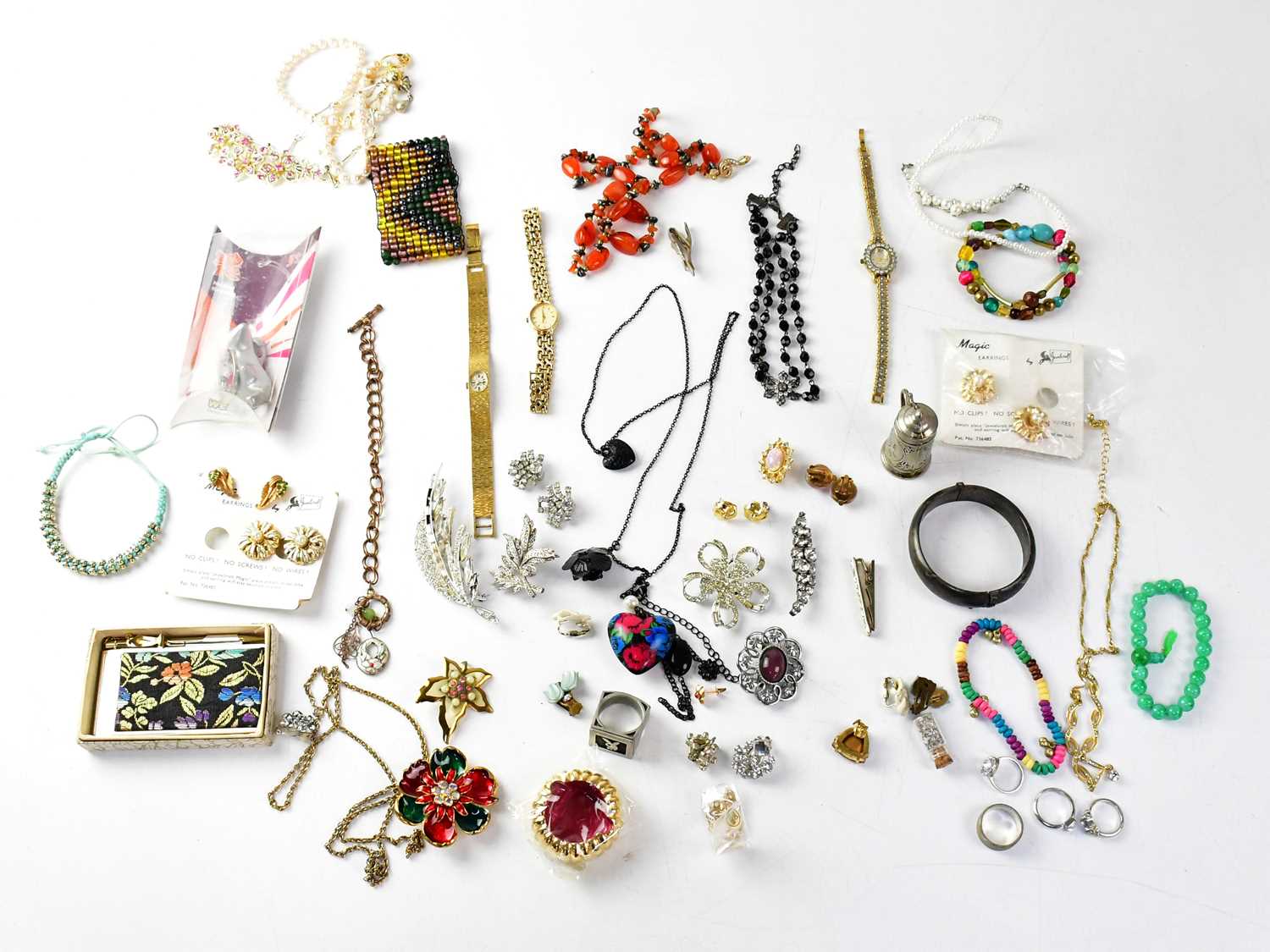 A small quantity of costume jewellery and collectibles, to include vintage beaded necklaces, - Image 2 of 2