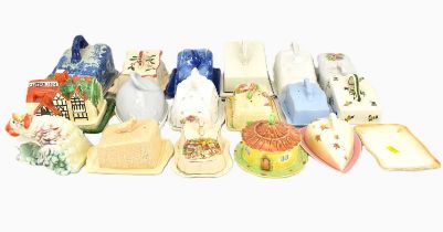 Thirteen ceramic cheese domes and trays to include novelty examples in the form of a mouse, '