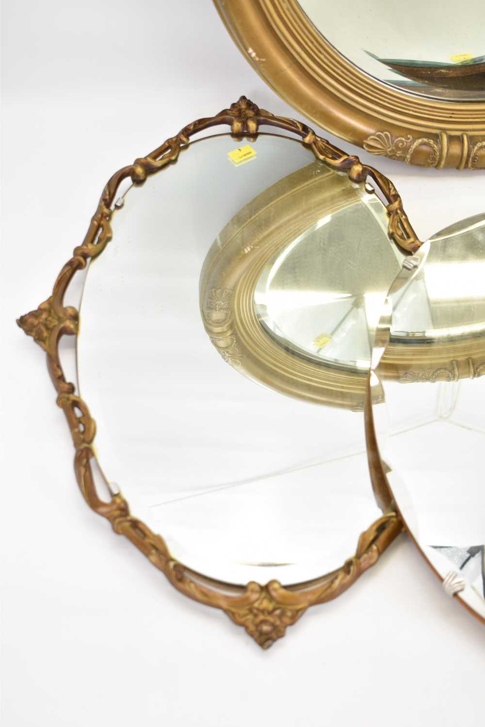 Four wall mirrors, comprising an oval example with bevelled edge, length 45cm, a circular mirror - Image 4 of 5