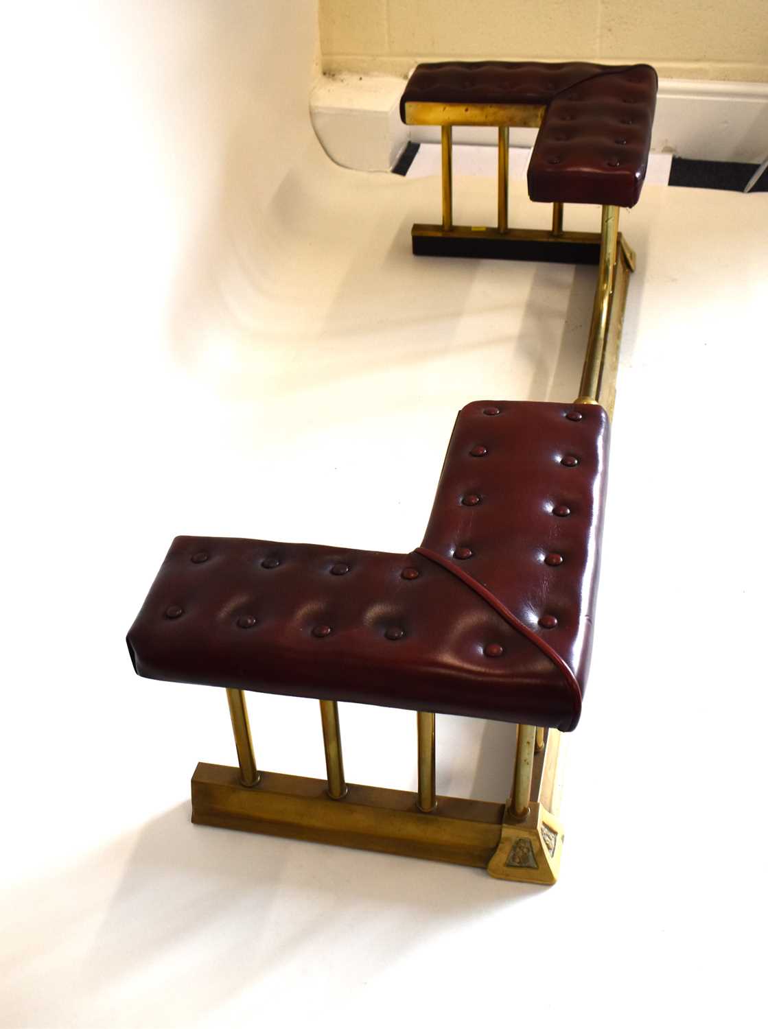 An adjustable club fender with vintage-style buttoned leather seats, raised on gilt metal - Image 4 of 4