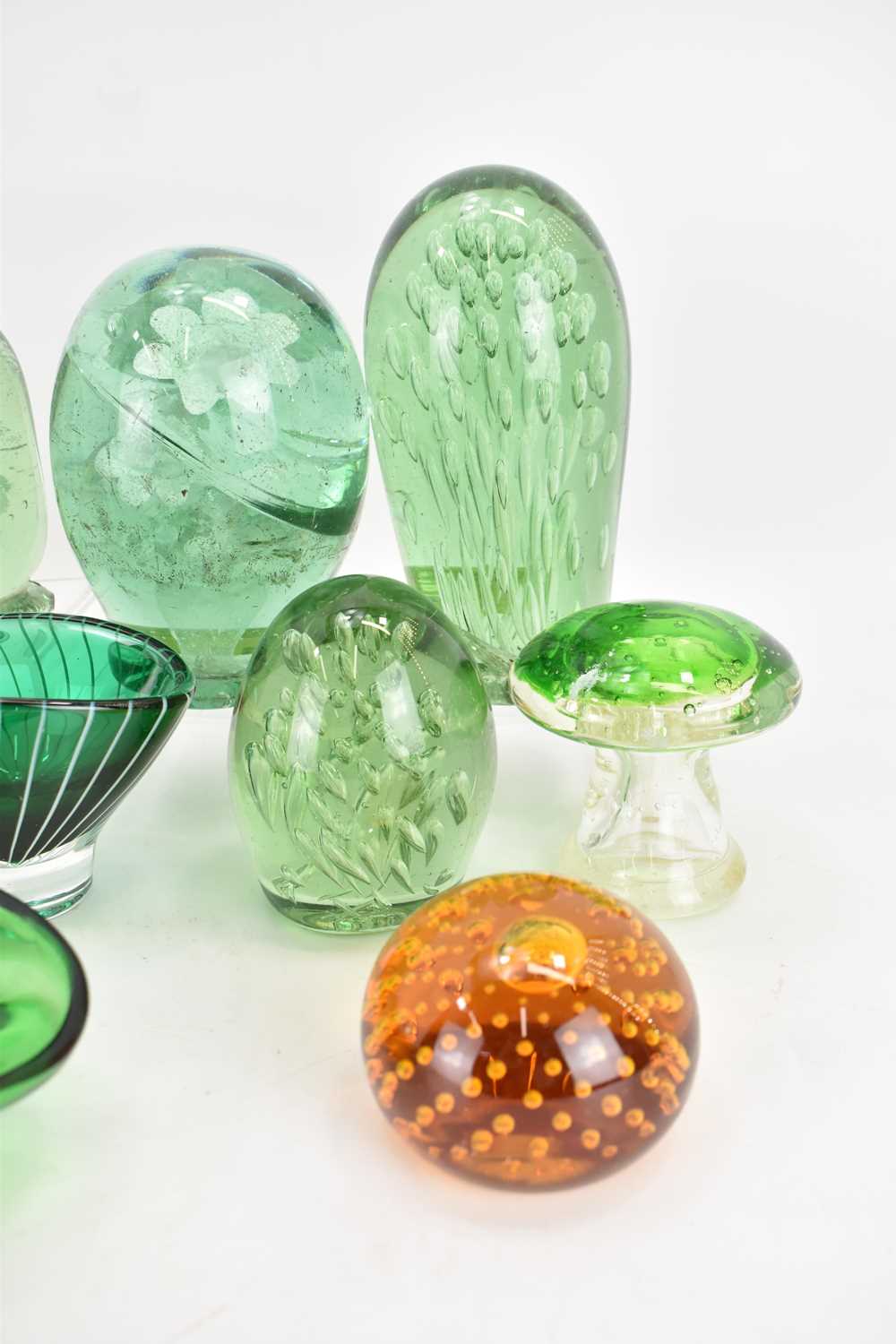 A group of decorative coloured and art glass, comprising seven Victorian green glass dump - Image 3 of 5