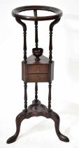 An Edwardian mahogany three-tier shaving stand on turned columns, height 86cm. Condition Report: