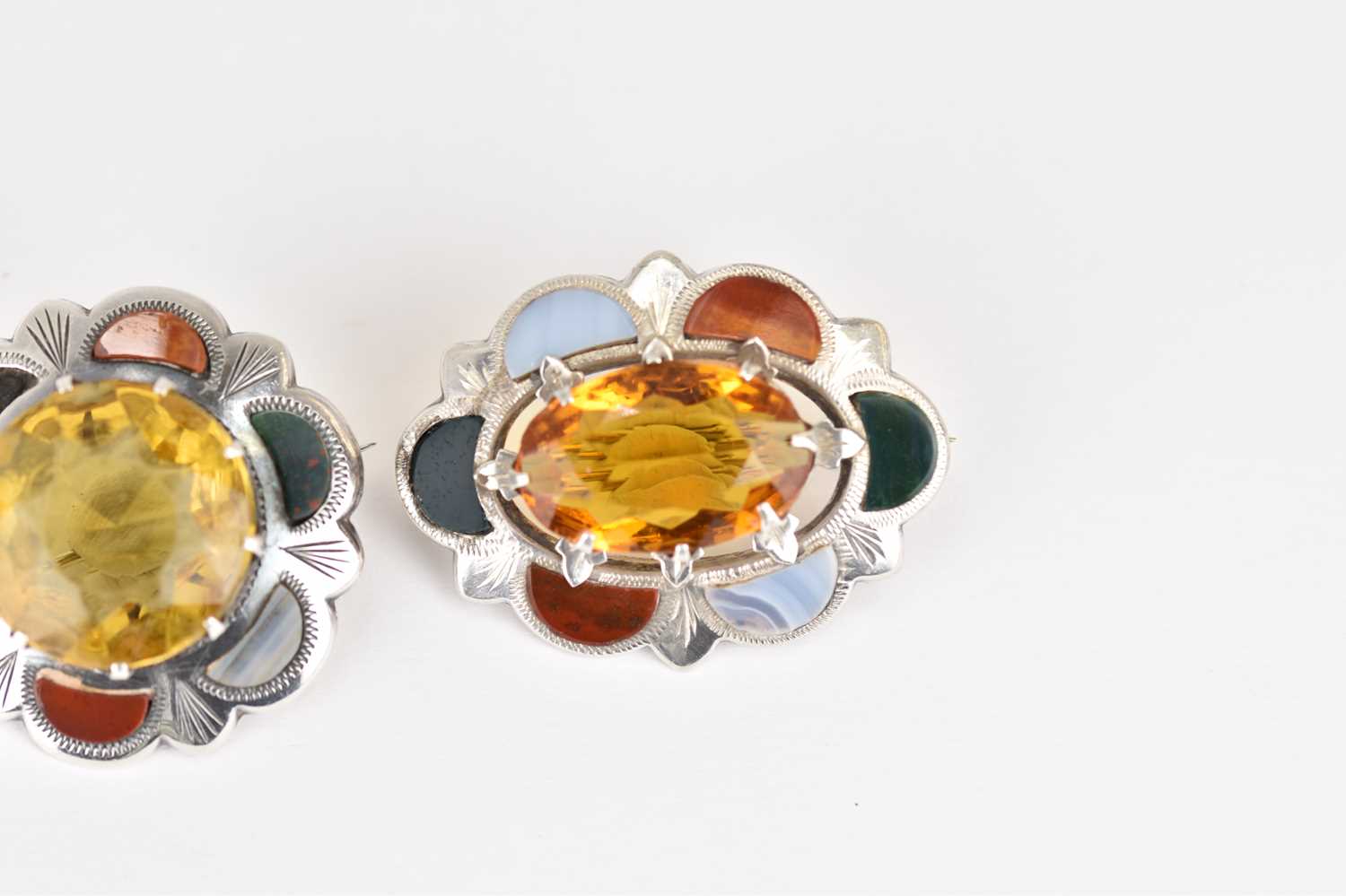 Two 19th century style silver and polished agate Scottish brooches, one 4.5cm diameter, the other - Image 3 of 4