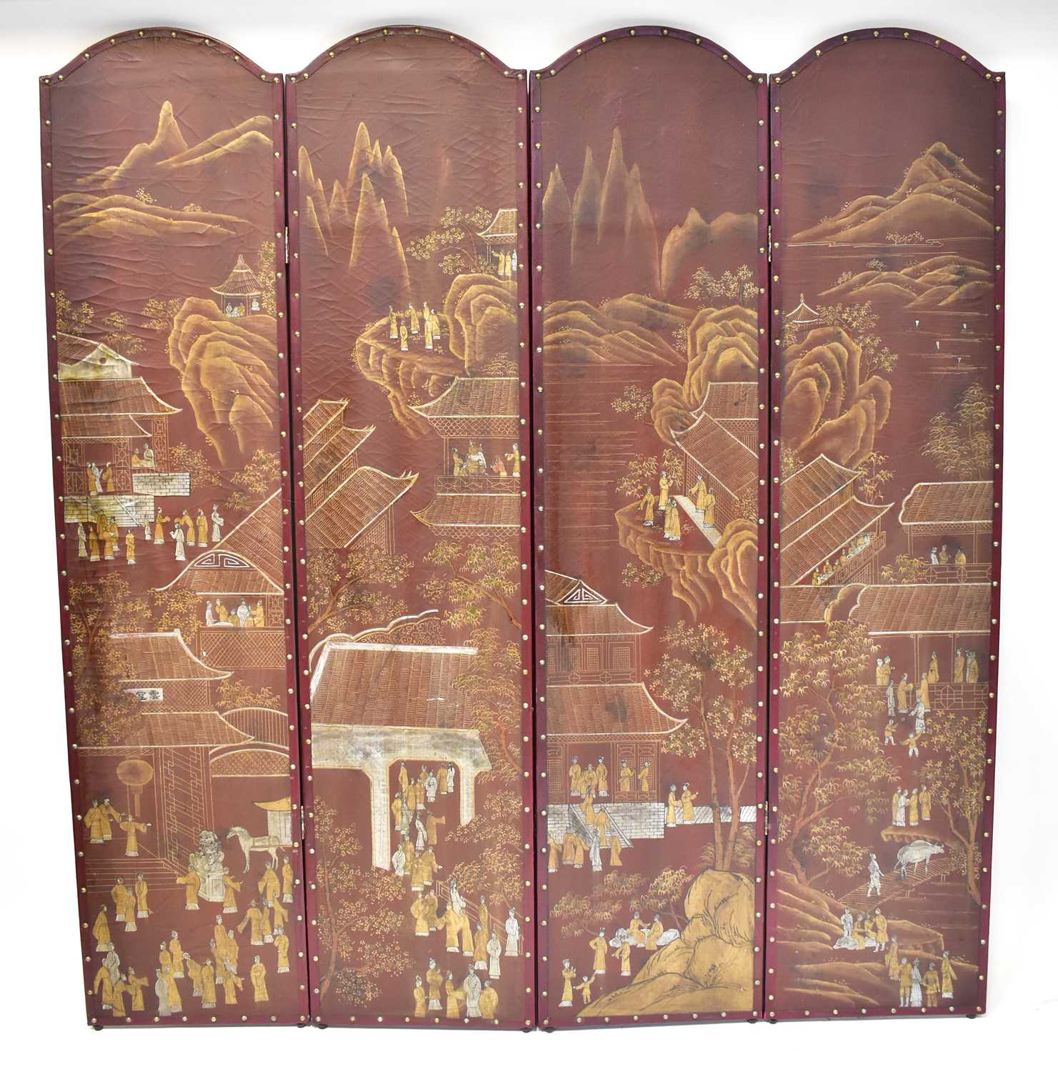 An Oriental-style four-panel screen decorated with gilt-heightened images of a village with - Bild 2 aus 3