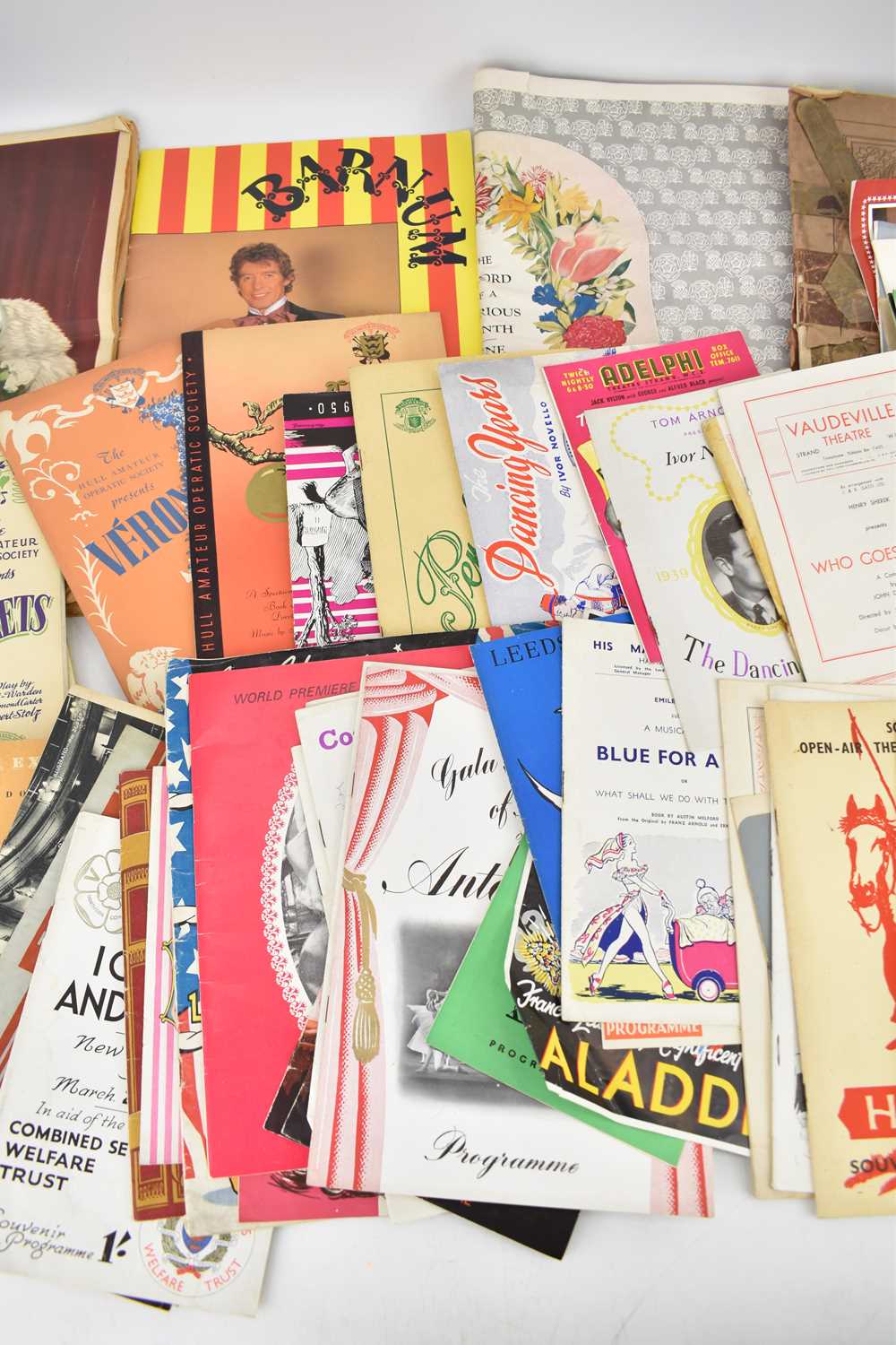 Ephemera to include various movie, theatre and ballet programmes from 1950s to current period. - Image 4 of 6