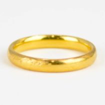 A 22ct gold wedding band, size M, approx. 3.8g.