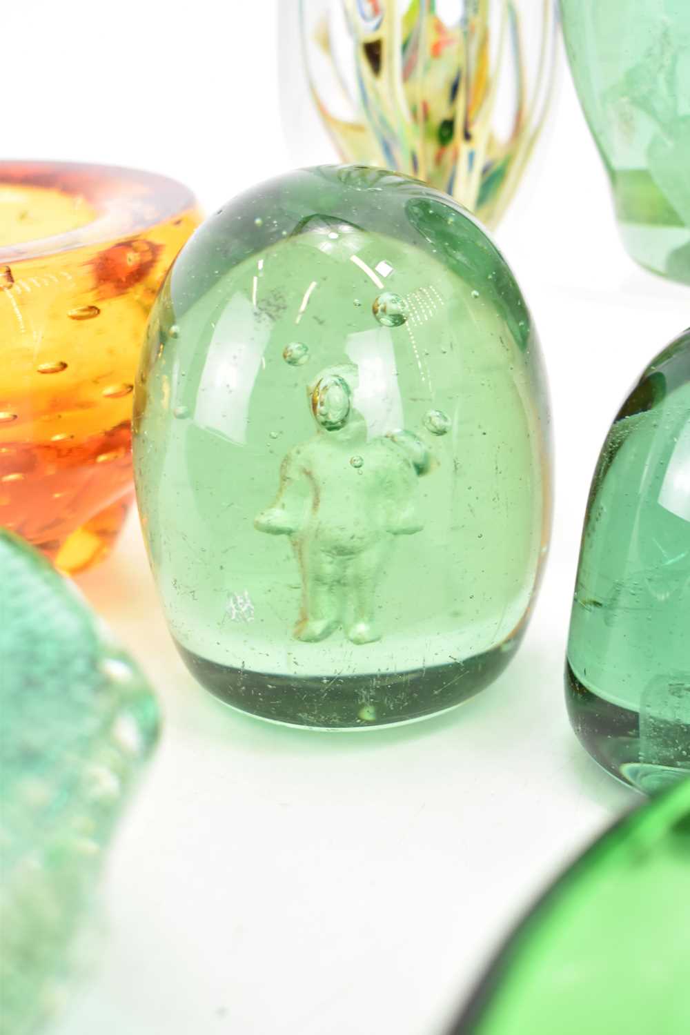 A group of decorative coloured and art glass, comprising seven Victorian green glass dump - Image 2 of 5