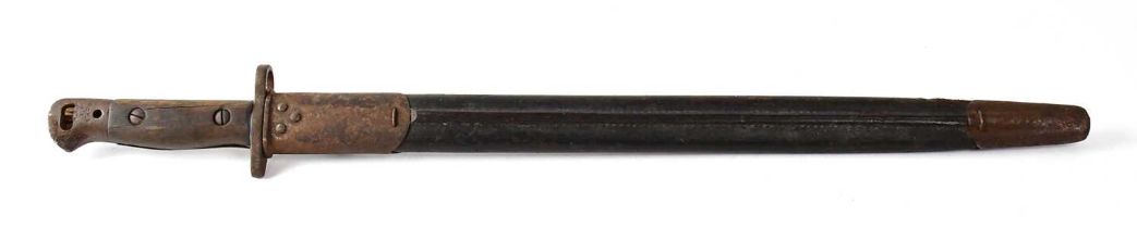 A Lee Enfield 1907 pattern socket bayonet in leather scabbard, blade length 43cm.
