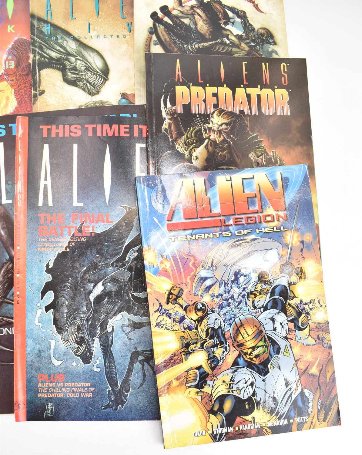 ALIENS; approximately thirty-six 'Aliens', and 'Alien Legion' comics and magazines. - Image 2 of 5