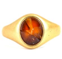 A 9ct gold signet ring with central amber oval, size V, approx. 6.5g. Condition Report: Amber