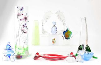 A collection of various glassware to include Kosta Boda, Lalique, Stuart Ackroyd, Mdina-style,