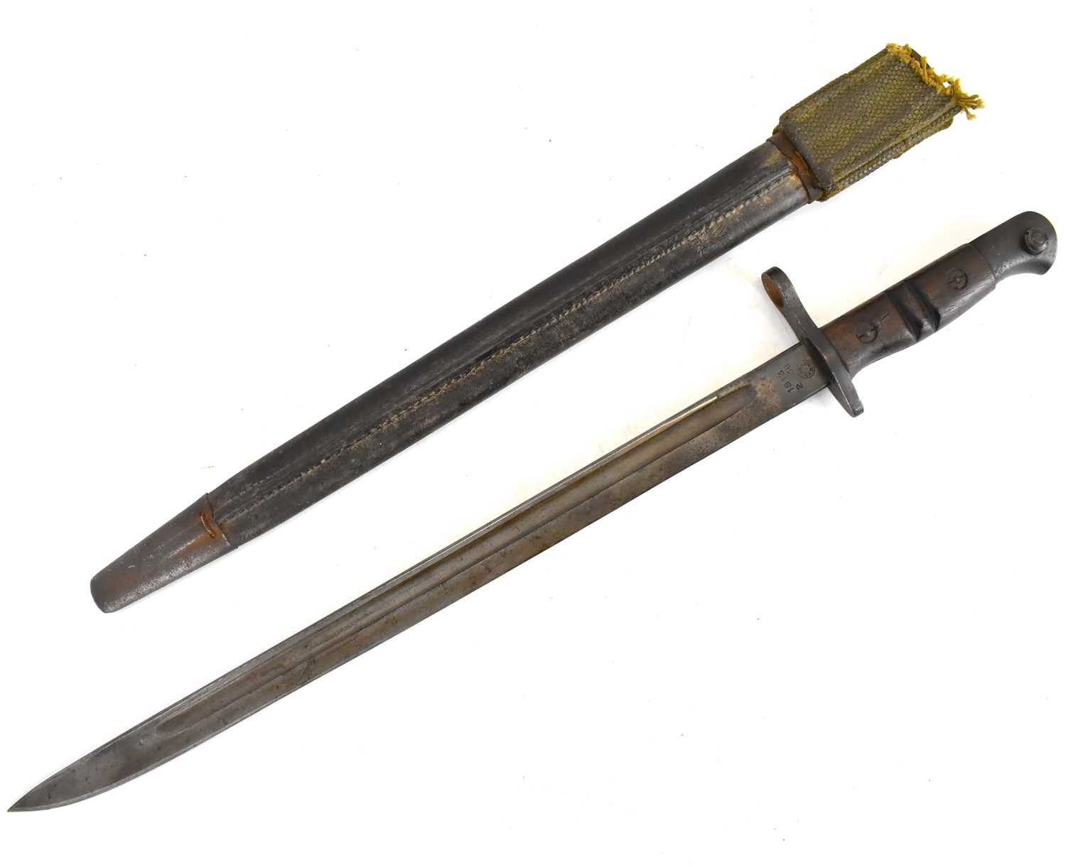 REMMINGTON; a WWI 1913 pattern bayonet, dated 16/2/1913, with relevant markings and leather - Image 7 of 12