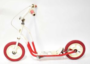 A children's scooter in red and white, height approx. 84cm.