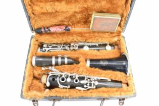 KING LEMAIRE, PARIS; a clarinet in hard carry case. Condition Report: Looks to be in good condition,