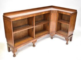 A mahogany L-shaped bookcase, 83 x 152 x 80cm.