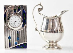 WILLIAM NEALE & SON; a George V hallmarked silver jug, with crest inscribed 'Integer Vitae',