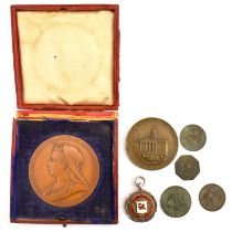 A Victorian Diamond Jubilee 1837-1897 bronze medallion plaque, diameter 5.5cm, a 1909 bronze