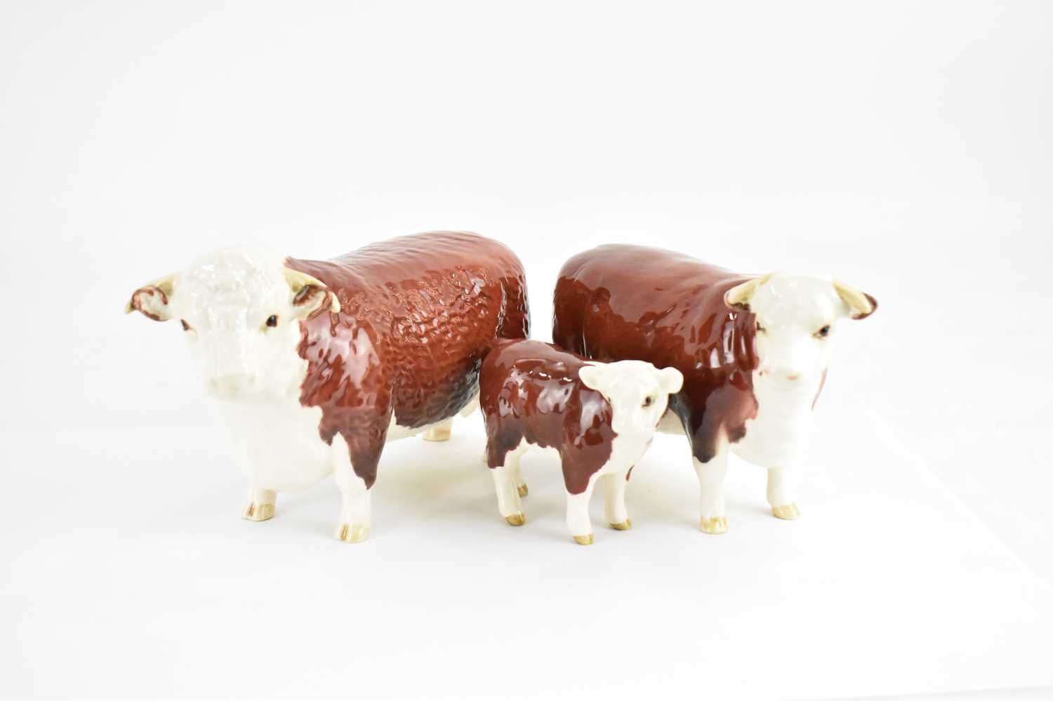 BESWICK; a Hereford family group, comprising Bull 1363A, Cow 1360 and Calf 1406B (3). Condition - Image 2 of 5