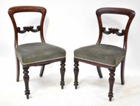 Four Regency mahogany bar-back dining chairs with blue velour upholstered seats, on reeded legs (4).